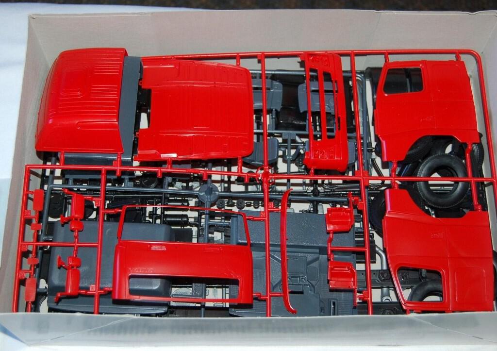Italeri Maqueta Volvo FH16 Globetrotter XL Cat logo HobbyTelde RC 